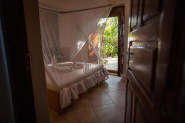 Hotel Pili Pili Beach