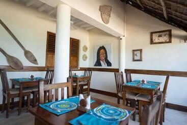 Hotel Pili Pili Beach
