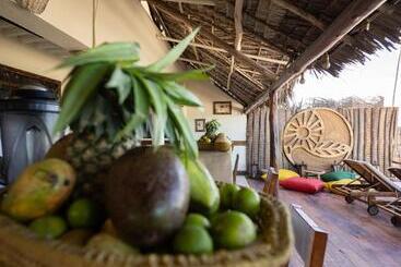 Hotel Pili Pili Beach