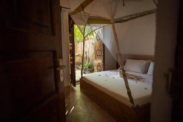 Hotel Pili Pili Beach