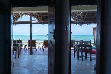 Hotel Pili Pili Beach