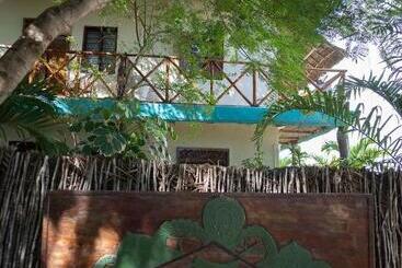 Hotel Pili Pili Beach
