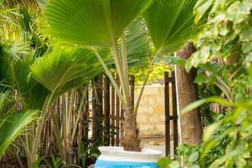 Hotel Pili Pili Beach