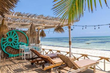 Hotel Pili Pili Beach