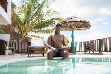 Hotel Pili Pili Beach