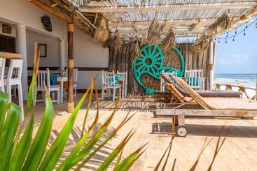 Hotel Pili Pili Beach