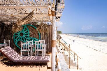 Hotel Pili Pili Beach