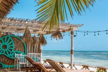 Hotel Pili Pili Beach