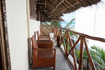Hotel Pili Pili Beach