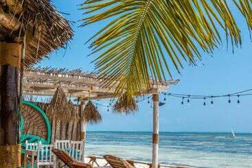 Hotel Pili Pili Beach