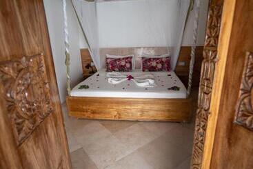 Hotel Pili Pili Beach