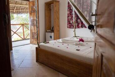 Hotel Pili Pili Beach