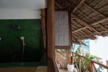 Hotel Pili Pili Beach