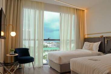 هتل Regatta Stay Kozi Square Kuching