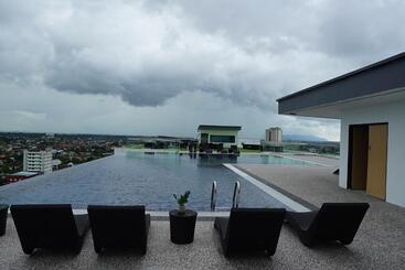 هتل Regatta Stay Kozi Square Kuching