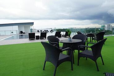 هتل Regatta Stay Kozi Square Kuching