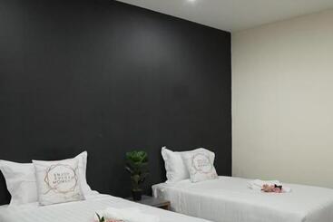هتل Regatta Stay Kozi Square Kuching