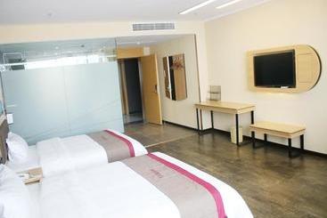 هتل Thank Inn Plus  Kunming Shuntong International Ginza Avenue Store