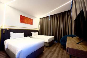 هتل Regatta Stay Kozi Square Kuching