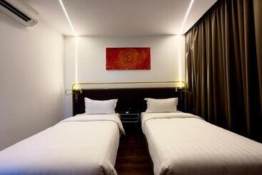 هتل Regatta Stay Kozi Square Kuching
