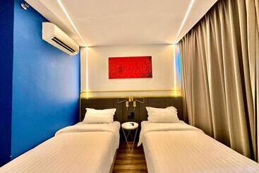 هتل Regatta Stay Kozi Square Kuching