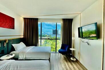هتل Regatta Stay Kozi Square Kuching