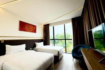 هتل Regatta Stay Kozi Square Kuching