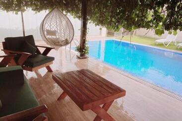 Mooyah Resort
