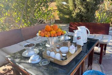 پانسیون Naseem Country House