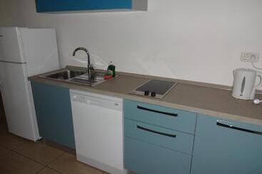 تختخواب و صبحانه Fedrig Rooms With Bathroom & Hostel Rooms