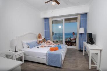 فندق Marvel Tree