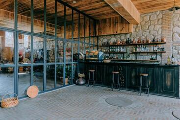 هتل & Wine Cellar Arge