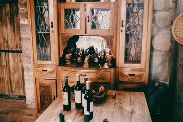 هتل & Wine Cellar Arge