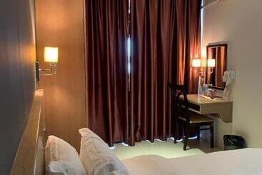 هتل The Room