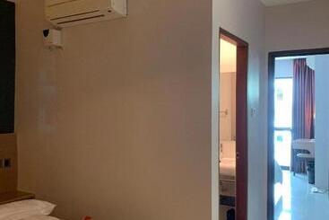 هتل The Room