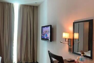 هتل The Room