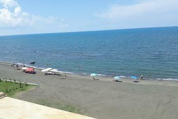 تختخواب و صبحانه Marinus