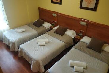 پانسیون Hostal Restaurante Iruñako