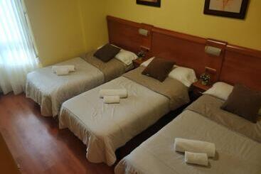 پانسیون Hostal Restaurante Iruñako