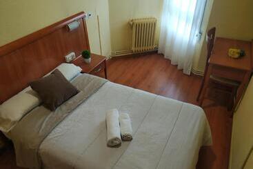 پانسیون Hostal Restaurante Iruñako