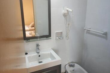 پانسیون Hostal Restaurante Iruñako