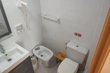پانسیون Hostal Restaurante Iruñako