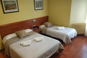 پانسیون Hostal Restaurante Iruñako