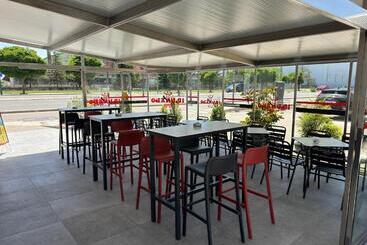 پانسیون Hostal Restaurante Iruñako