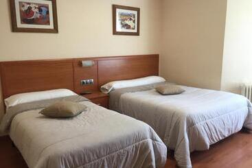 پانسیون Hostal Restaurante Iruñako