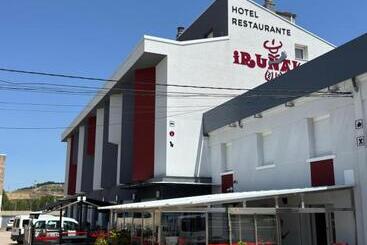پانسیون Hostal Restaurante Iruñako