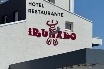 پانسیون Hostal Restaurante Iruñako