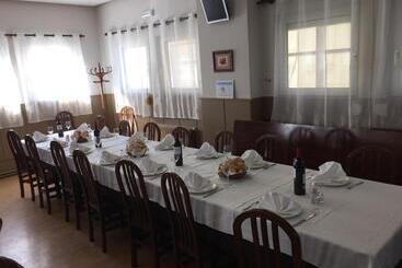 پانسیون Hostal Restaurante Iruñako