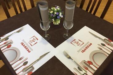پانسیون Hostal Restaurante Iruñako