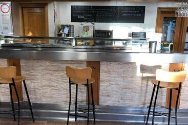 پانسیون Hostal Restaurante Iruñako